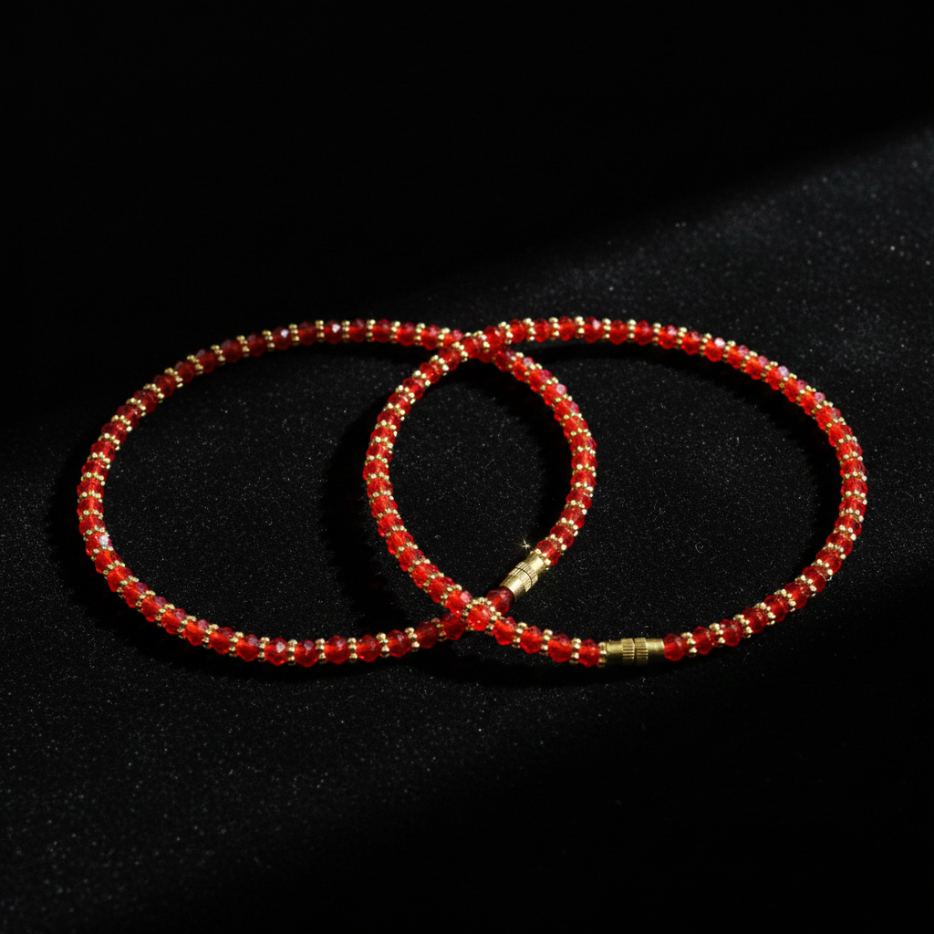 Chaîne de cheville rouge & or – flat lay
