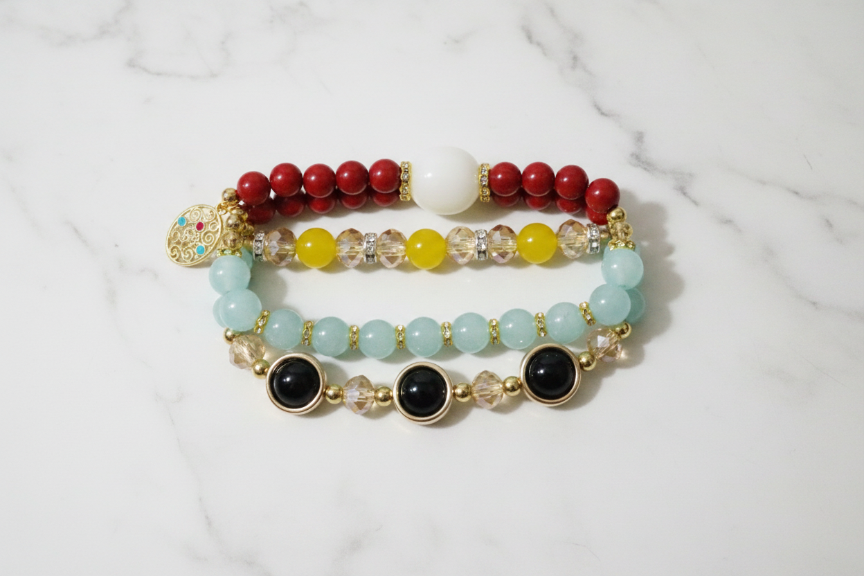 Flat lay 4 bracelets marbre